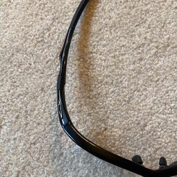 NWOT Oakley Sunglasses with Case - Picture 10 of 11